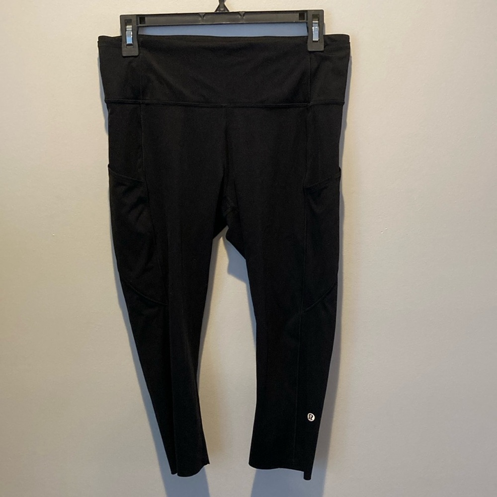 Lululemon Fast and Free with pockets size 10 black cropped